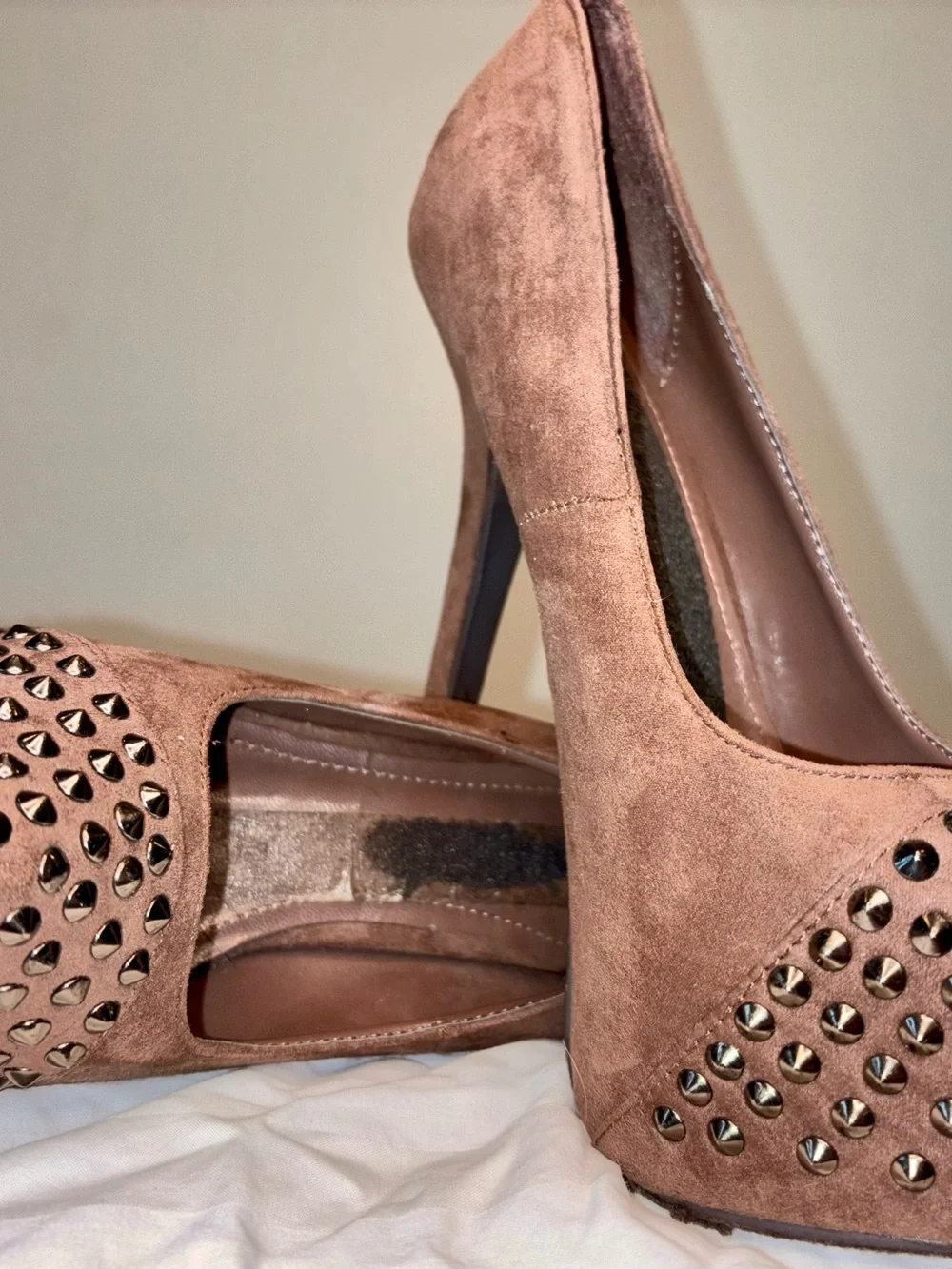 Breckelles bold studded